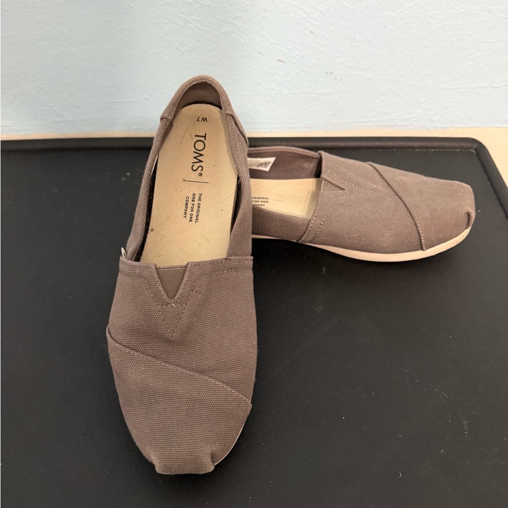 TOMS Classic Gray Canvas Slip-Ons - Size 7